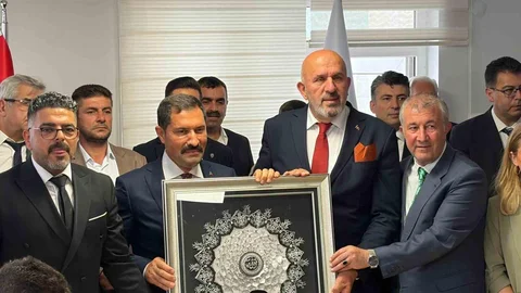 Hatay Valisi Masatlı'ya Ödül Verildi