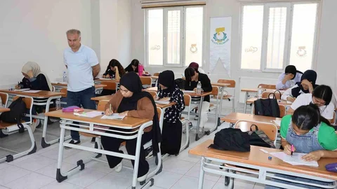 Haliliye'de Gençler YKS Hazırlığı Yapıyor