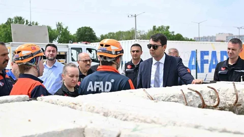 Uşak Valisi Kartal AFAD’ı Ziyaret Etti