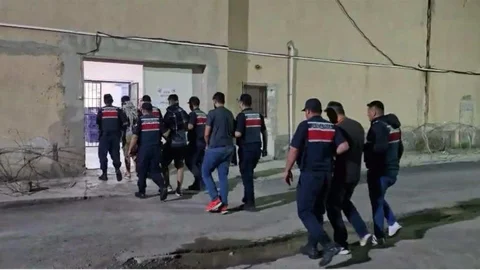 Mersin'den Sivas'a Hırsızlık Yapan 5 Şüpheli Tutuklandı