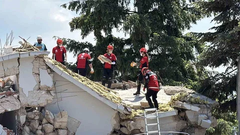 Düzce'de Deprem Tatbikatı Gerçekleştirildi