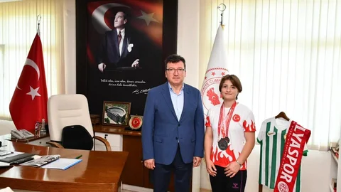 Ayşe Büyükkaçar, Bilek Güreşinde Başarı Elde Etti