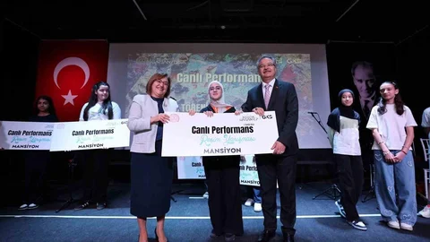 Gaziantep'te Sanatla Yükselen Öğrenciler Ödüllendirildi