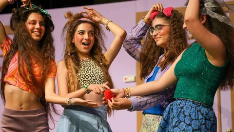Aliağa'da Çocuklar Sahne Aldı