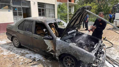 Karabük'te Park Halindeki Araçta Yangın