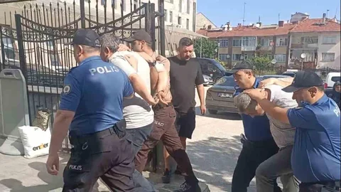 Eskişehir'de Bekçiyi Darp Eden İki Kişi Tutuklandı