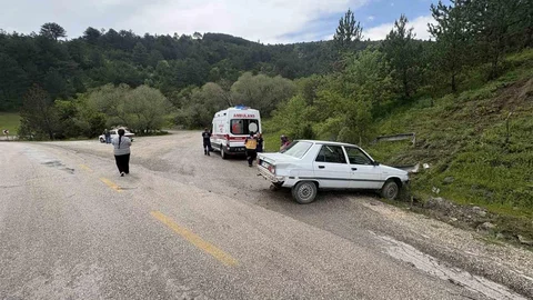 Kastamonu'da Kontrolden Çıkan Araç Kaza Yaptı