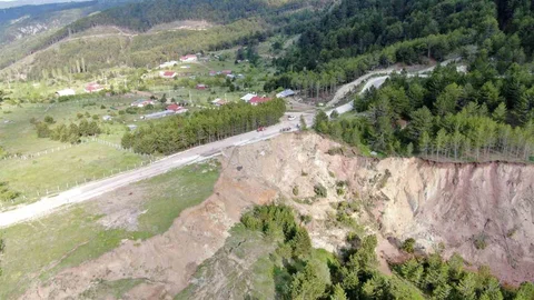 Kastamonu'da Heyelanlar Köylüleri Endişelendiriyor