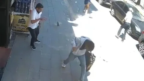 Van'da Beton Parçası Düşmesiyle Panik Yaşandı