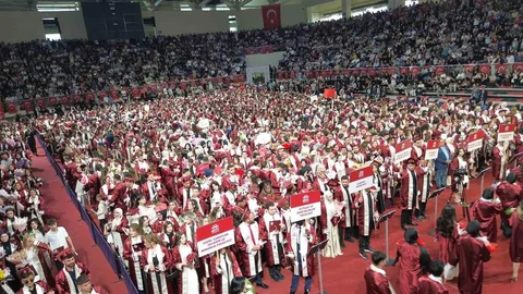 Hitit Üniversitesi Mezuniyet Töreni Coşkusu