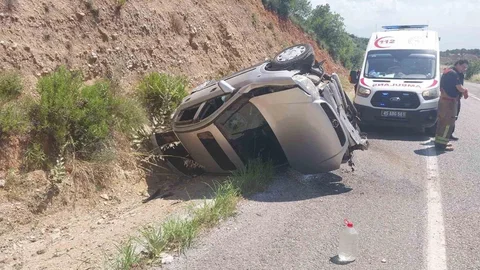 Manisa'da Takla Atan Otomobilde 2 Yaralı