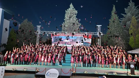 Manisa'da Mezuniyet Coşkusu