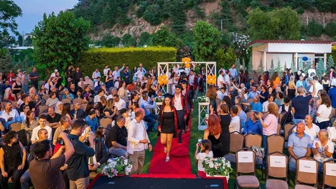 İzmir'de Mezuniyet Töreni Heyecanı