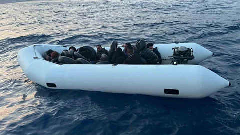 Kuşadası'nda Düzensiz Göçmen Kurtarma Operasyonu