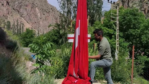 Erzurum'da Düşen Bayrak Onarıldı