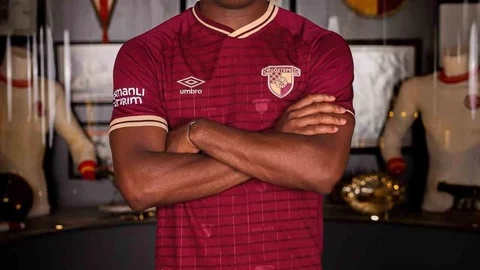 Sinclair Armstrong Göztepe’de Sahaya Çıkmak İstiyor