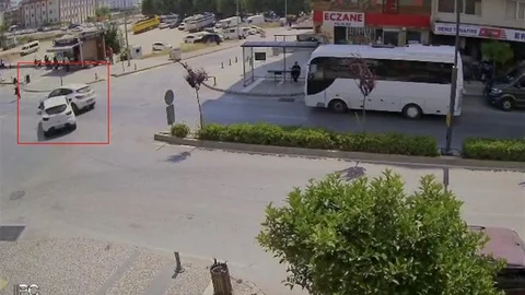 Antalya'da Trafik Kazası Görüntülendi