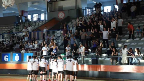 İnegöl Belediyespor U12 Kız Basketbol Takımı Başarılı Sezon Geçirdi