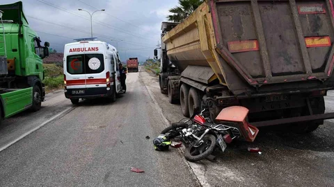 Hafriyat Kamyonuyla Çarpışan Motosiklet Sürücüsü Yaralandı