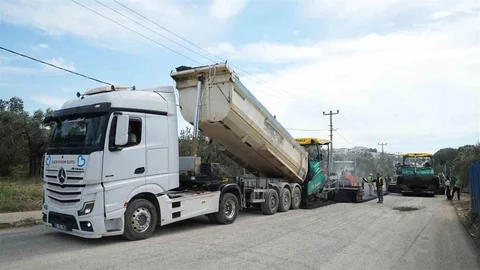 Balıkesir'de Yol Yenileme Çalışmaları Devam Ediyor