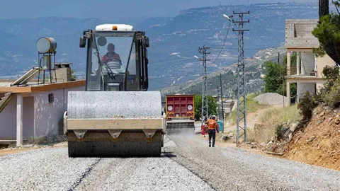 Mersin’de 5 Mahalleyi Bağlayan Yol Tamamlandı