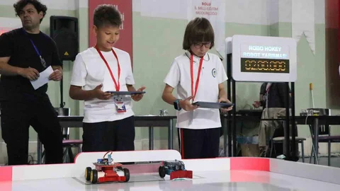 Bolu'da Öğrenciler Robot Yarışması Düzenledi