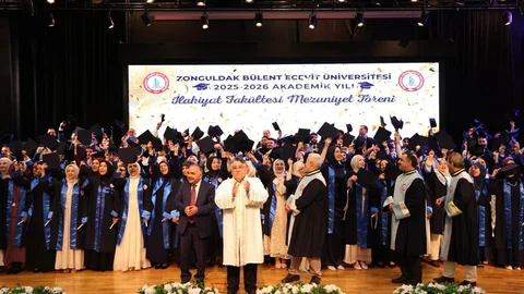 Zonguldak'ta İlahiyat Fakültesi Mezuniyet Töreni