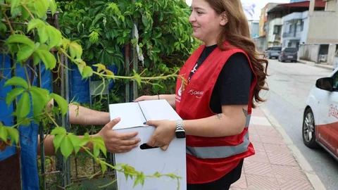 Şehzadeler'den Gıda Desteği Devam Ediyor
