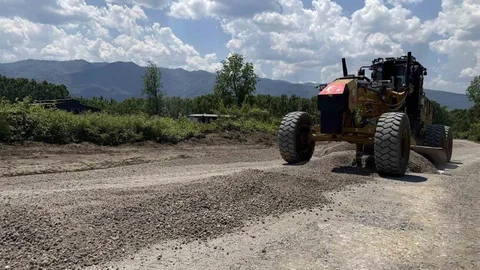Düzce'de Yol Çalışmaları Devam Ediyor