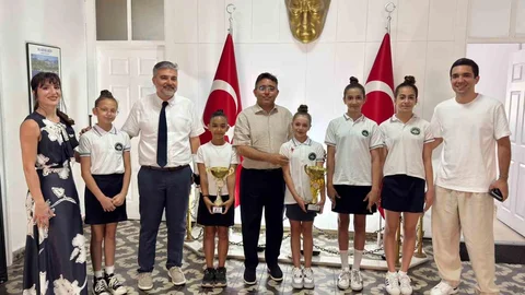 Marmaris’in Şampiyon Jimnastikçileri Kaymakam Kaya ile Buluştu