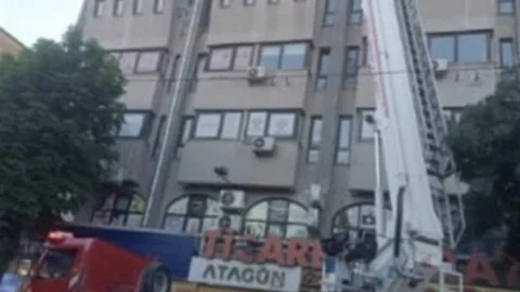 Eskişehir'de Beton Parçaları Düştü