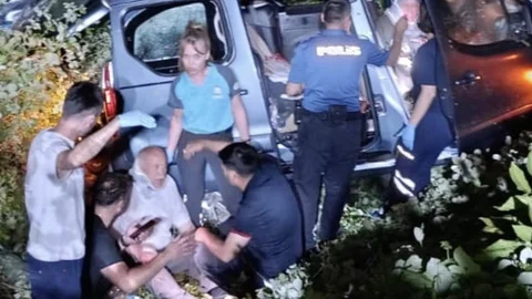 Samsun'da Şarampole Yuvarlanan Araçta 2 Yaralı
