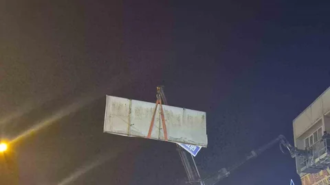 Ankara'da Tabelalar Söküldü