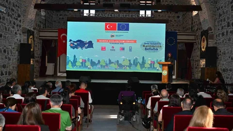 Manisa'da Sivil Katılım Zirvesi Düzenlendi
