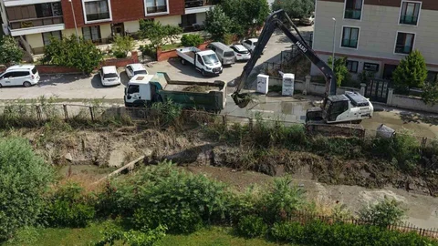 Manisa'da Kanal Temizliği Çalışması