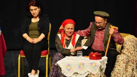 Efeler'de Tiyatro Gösterimi