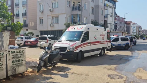 Antalya'da Kendini Kilitleyip Evi Yakmaya Çalıştı