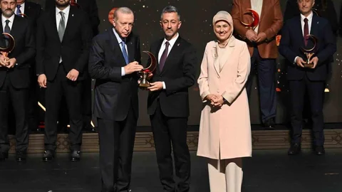 Cumhurbaşkanı Erdoğan KARDEMİR'e Ödül Verdi
