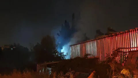 Antalya'da Seramik Dükkanında Yangın Çıktı