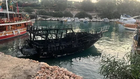 Mersin'de Tekne Yangını Paniğe Neden Oldu