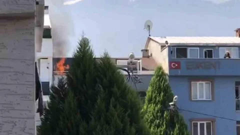 Bursa'da Çatı Yangını Kontrol Altına Alındı