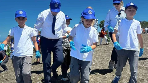 Düzce'de Deniz Altından Çıkarılan Çöpler Şaşırttı