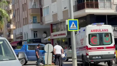 Kamyonet ve Motosiklet Çarpıştı: 1 Yaralı