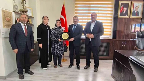 Emekli Öğretmenden Anlamlı Bağış Erzurum'da