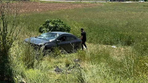 Elazığ'da Tarlaya Uçan Otomobil Kazası