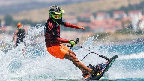 Dünya Motosurf Şampiyonası İzmir'de Başladı