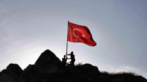 Sivas'ta 8 Asırdır Türk Bayrağı Dalgalanıyor