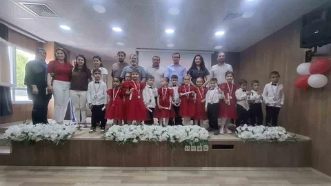 Manisa'da Anasınıfı Öğrencileri Sahne Aldı