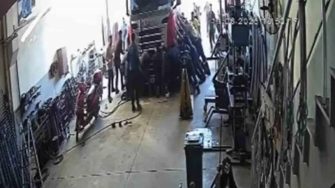 Aksaray'da Tır Altında Kalan Baba ve Oğlu Kurtarıldı