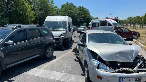 Balıkesir'de Zincirleme Kaza